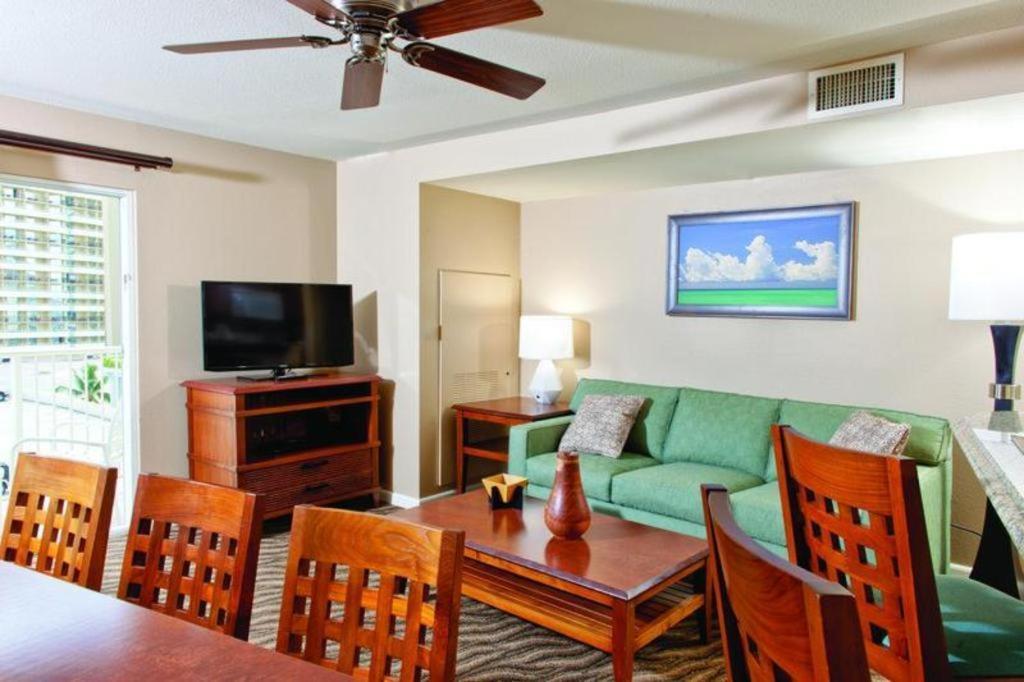 Club Wyndham At Waikiki Beach Walk Гонолулу Экстерьер фото