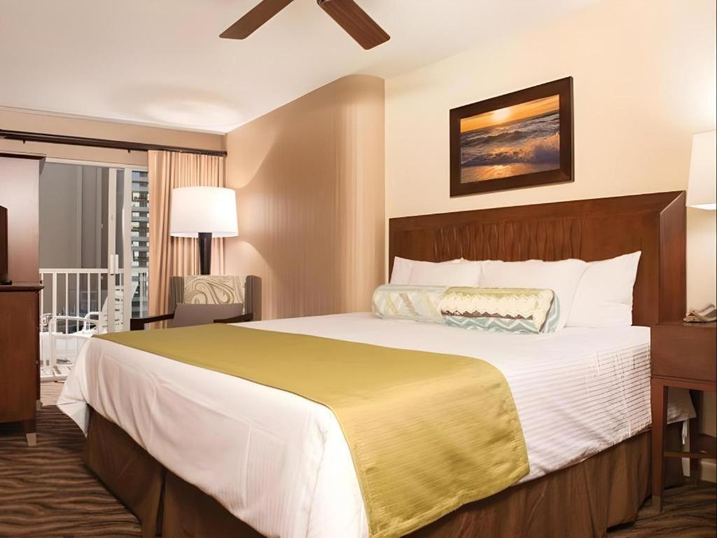 Club Wyndham At Waikiki Beach Walk Гонолулу Экстерьер фото