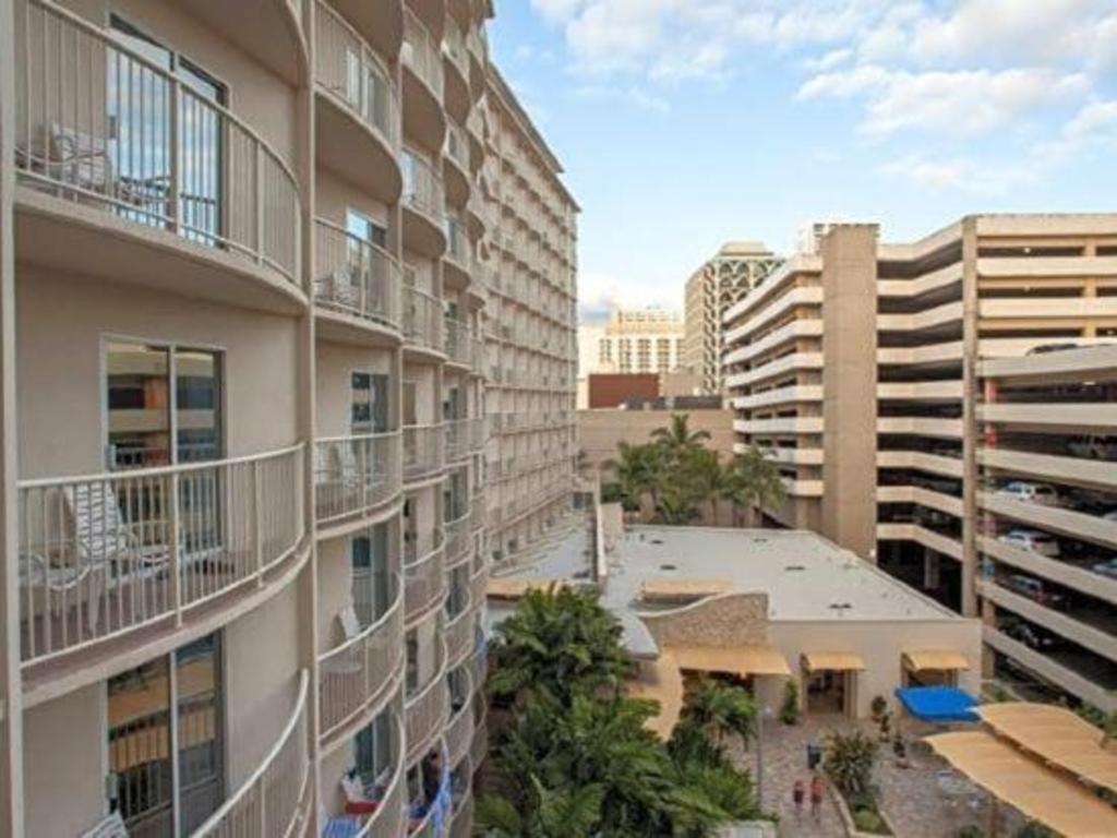 Club Wyndham At Waikiki Beach Walk Гонолулу Экстерьер фото