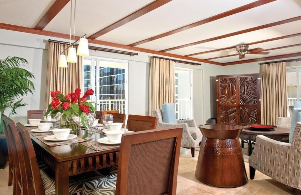 Club Wyndham At Waikiki Beach Walk Гонолулу Экстерьер фото