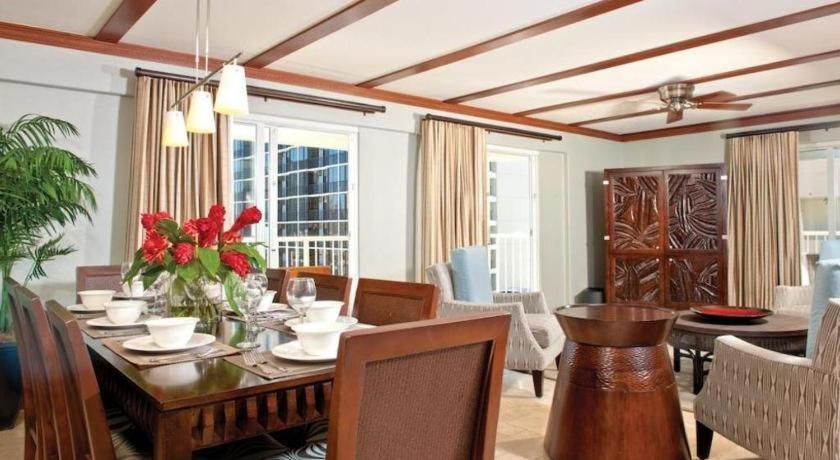 Club Wyndham At Waikiki Beach Walk Гонолулу Экстерьер фото