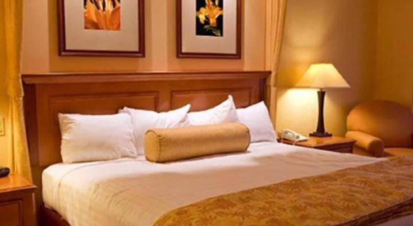 Club Wyndham At Waikiki Beach Walk Гонолулу Экстерьер фото