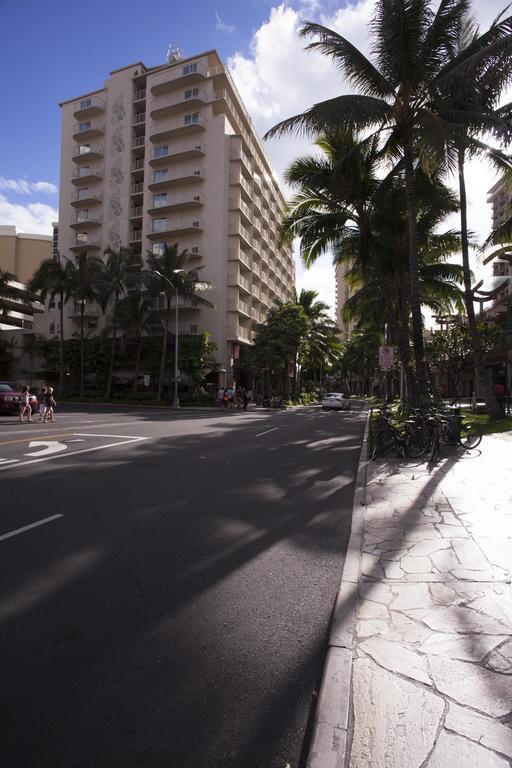 Waikiki Beach Walk Гонолулу Экстерьер фото