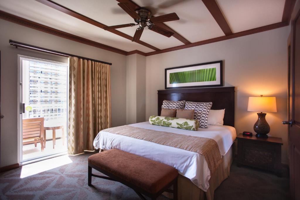 Club Wyndham At Waikiki Beach Walk Гонолулу Экстерьер фото